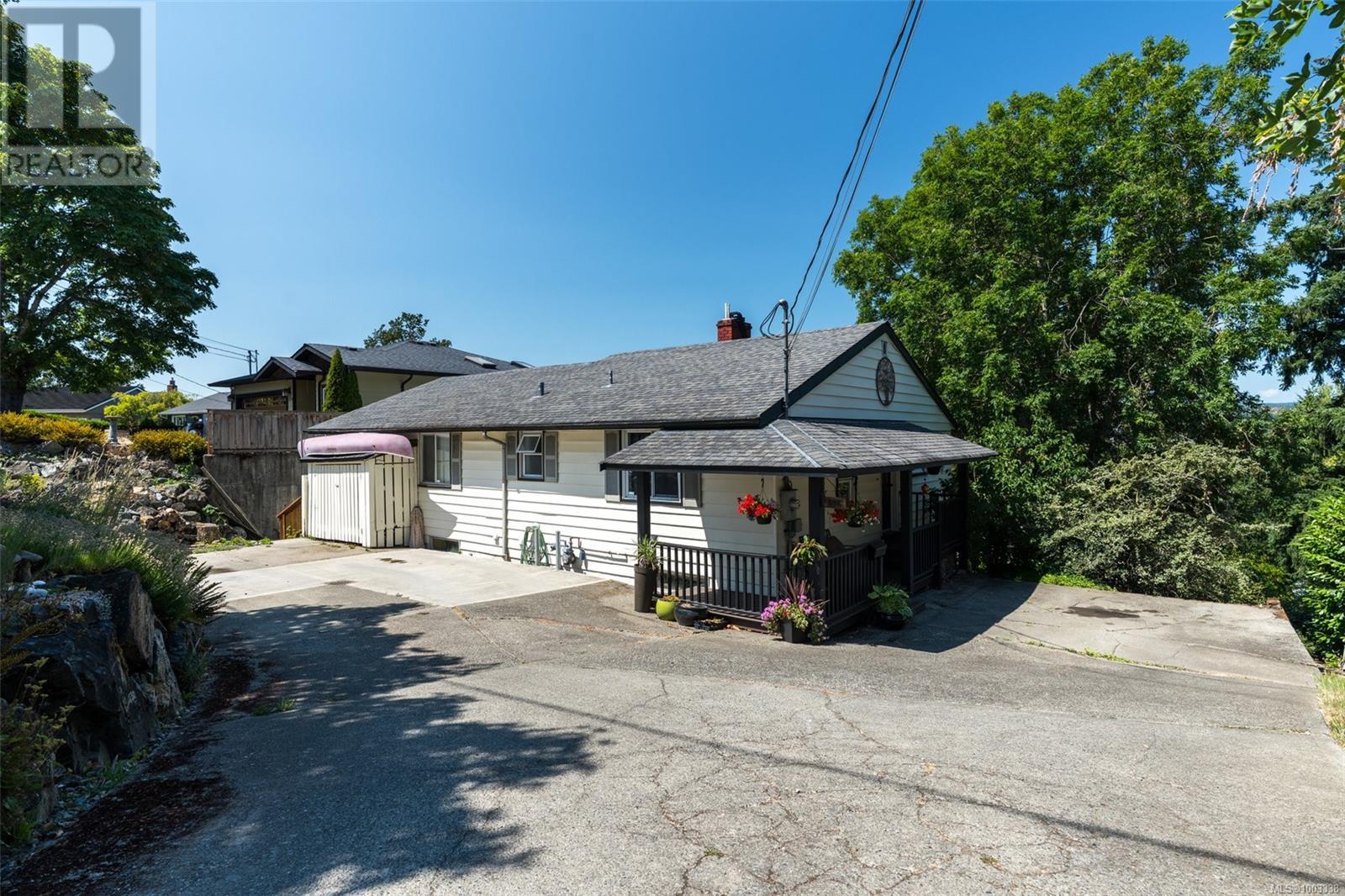 Photo 1 of 518 Broadway St, Saanich BC