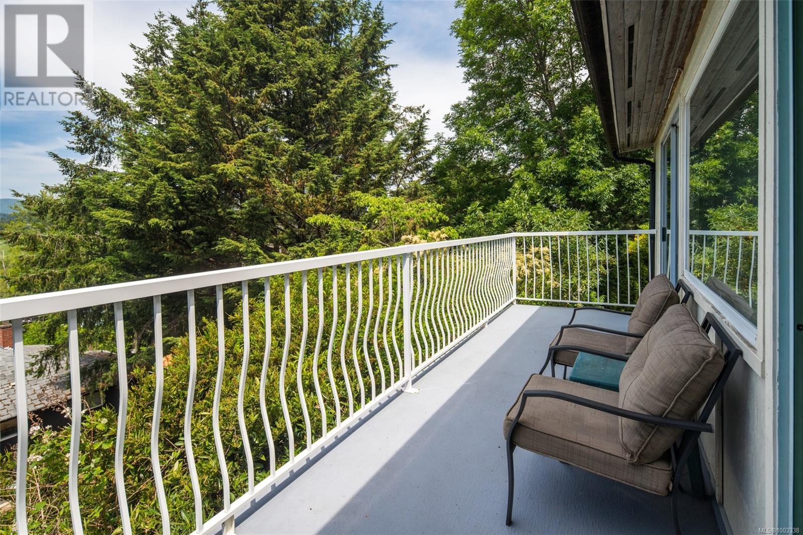 Photo 14 of 518 Broadway St, Saanich BC