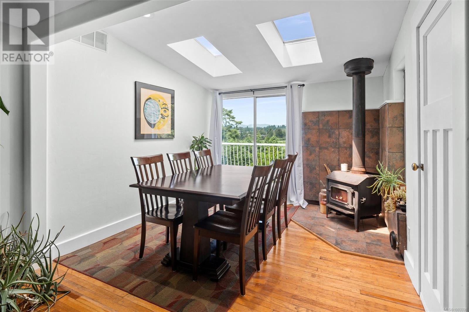Photo 12 of 518 Broadway St, Saanich BC