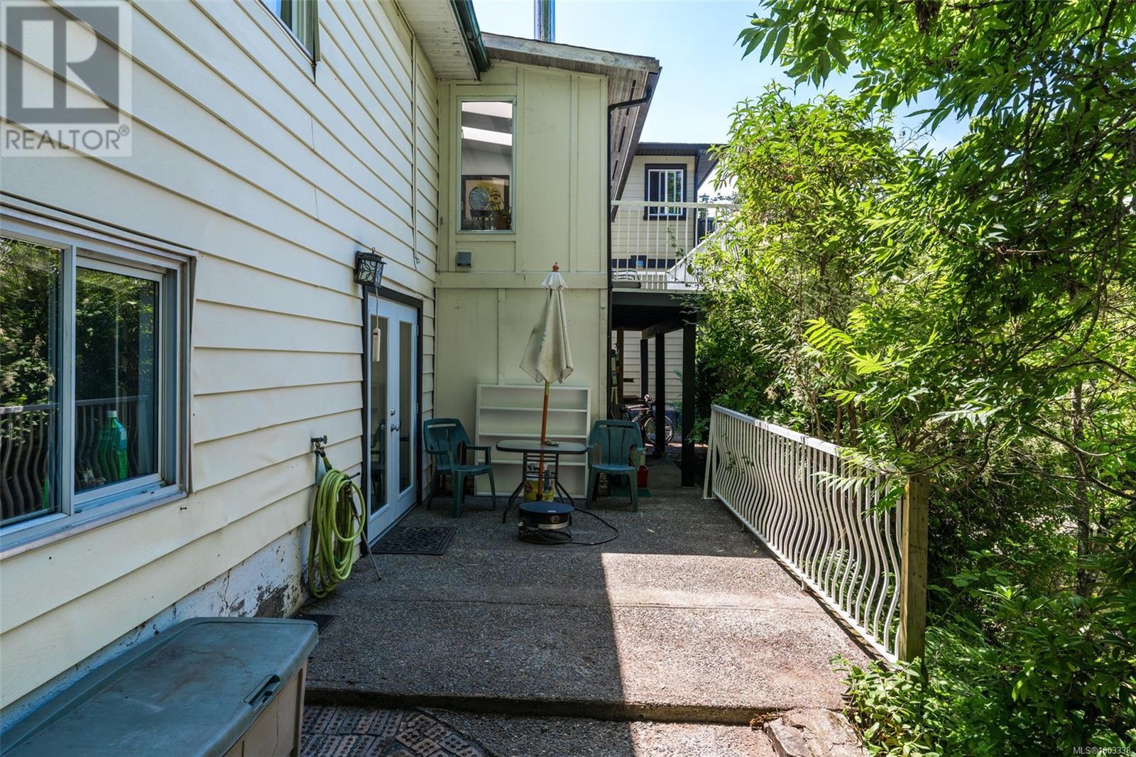 Photo 33 of 518 Broadway St, Saanich BC