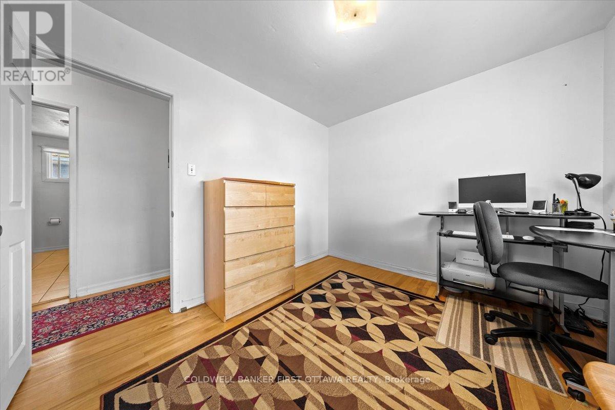 Photo 10 of 902 Watson Street, Ottawa ON