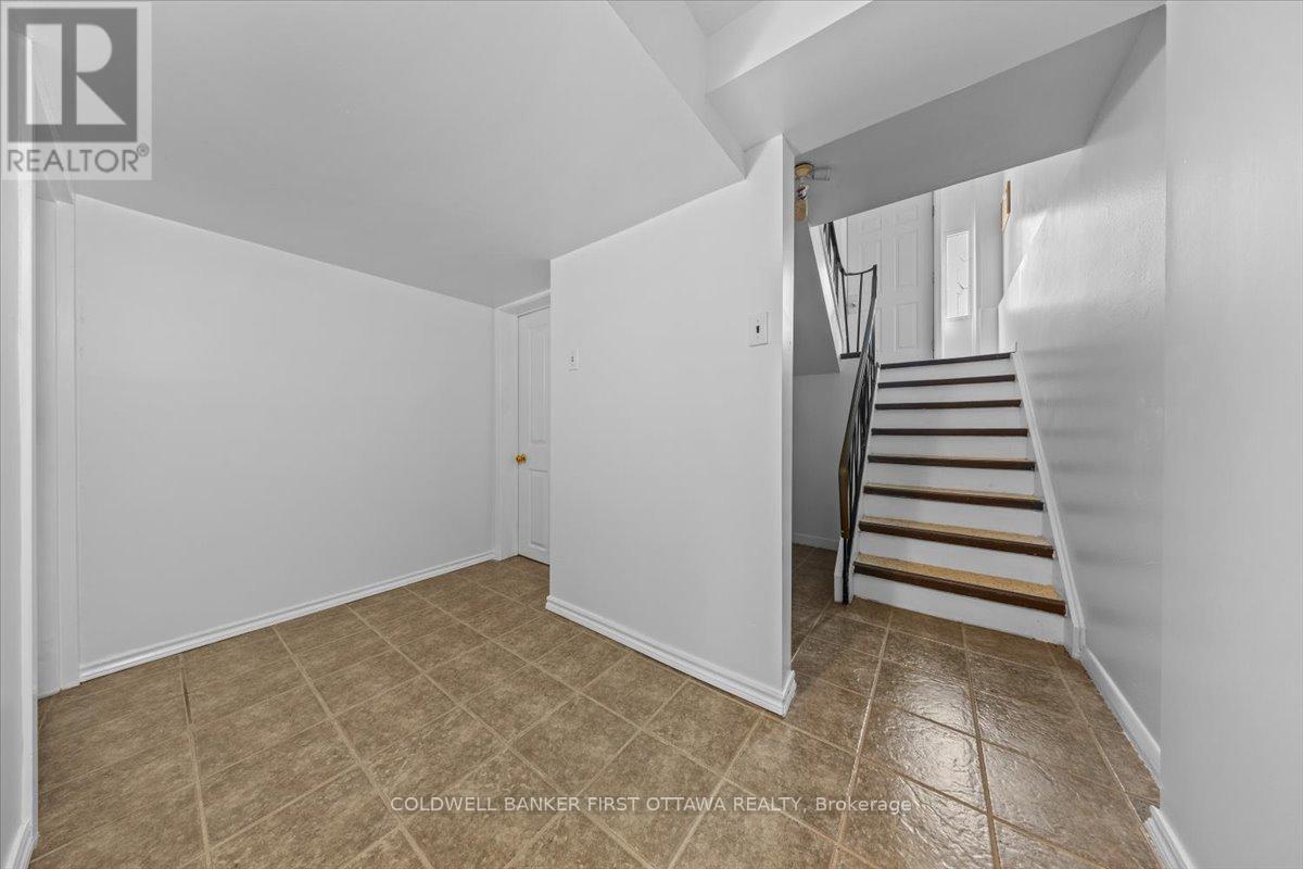 Photo 9 of 902 Watson Street, Ottawa ON
