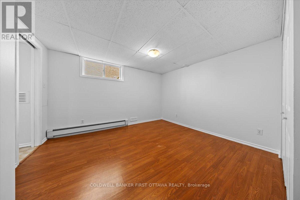 Photo 2 of 902 Watson Street, Ottawa ON