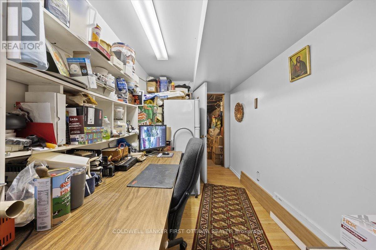 Photo 4 of 902 Watson Street, Ottawa ON
