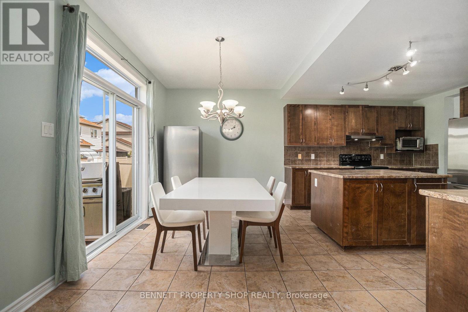 Photo 13 of 324 Fairlakes Way, Ottawa ON