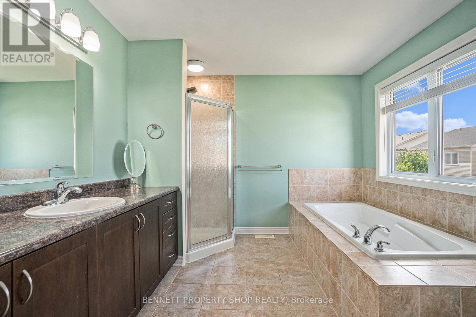 Photo 17 of 324 Fairlakes Way, Ottawa ON