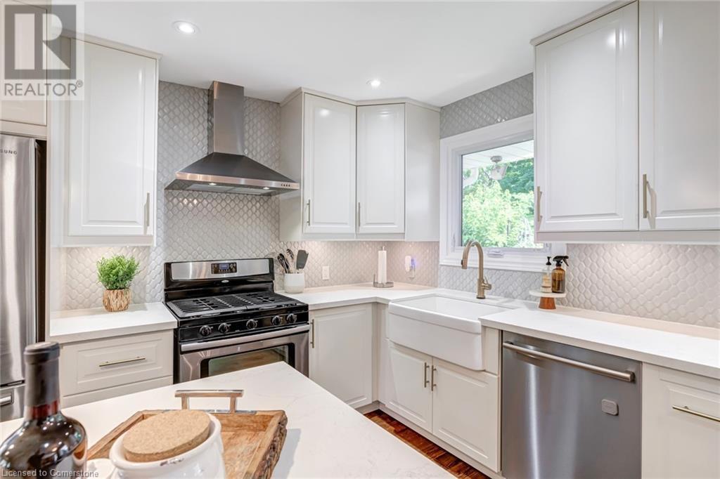 Photo 10 of 1807 Heather Hills Drive, Burlington ON