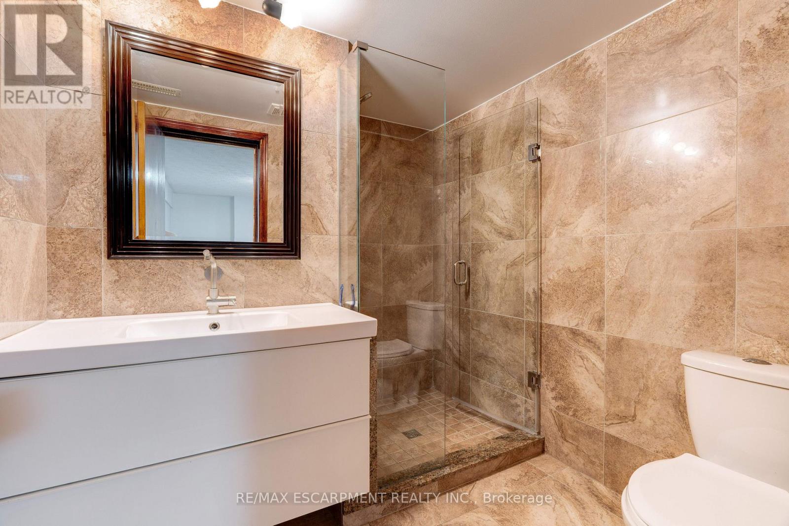Photo 26 of 4 Beston Drive, Hamilton ON