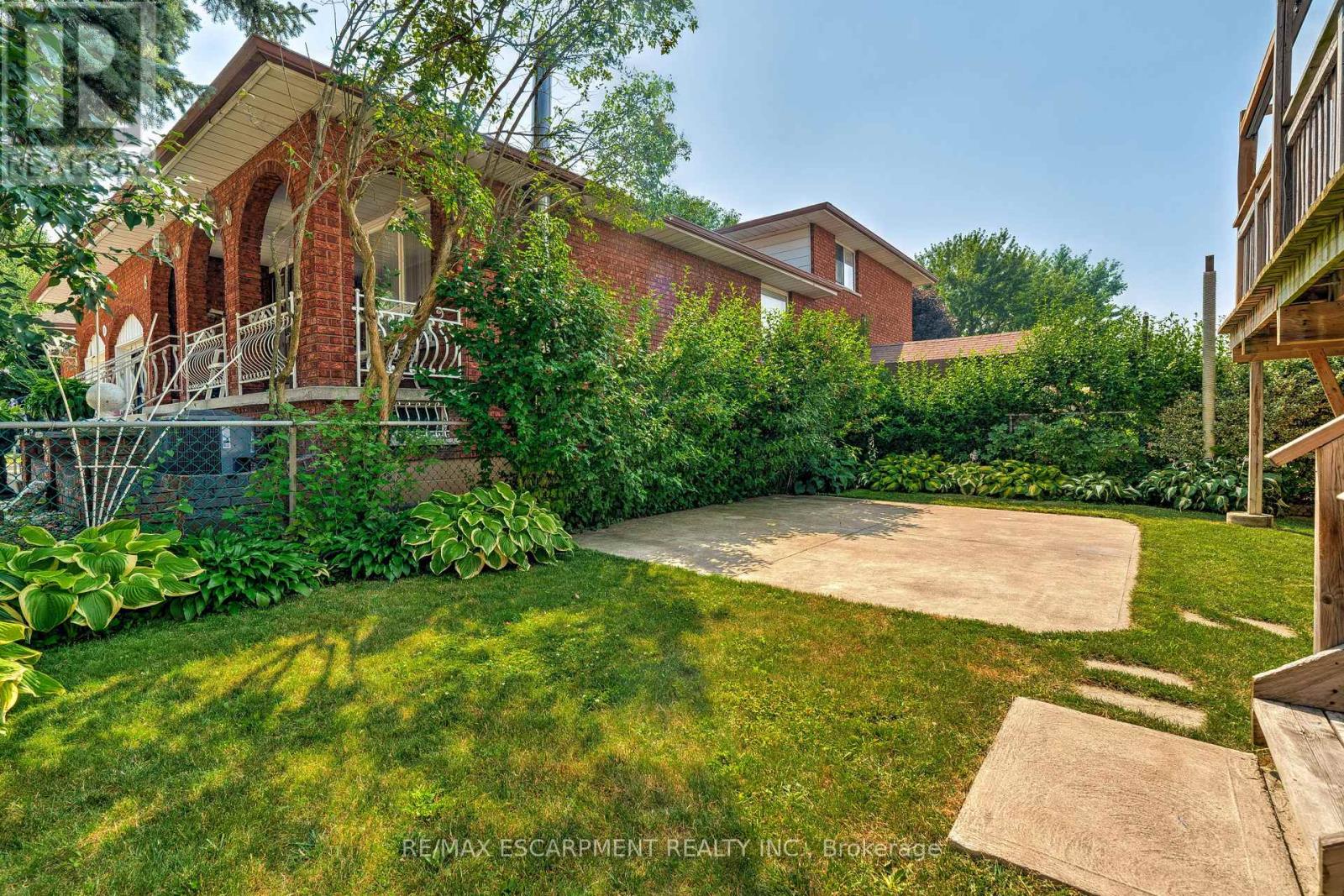 Photo 11 of 4 Beston Drive, Hamilton ON