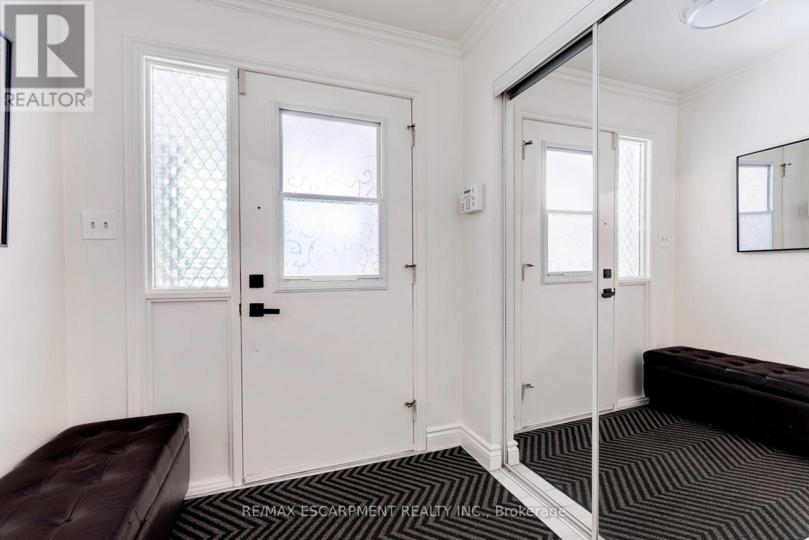 Photo 6 of 4 Beston Drive, Hamilton ON
