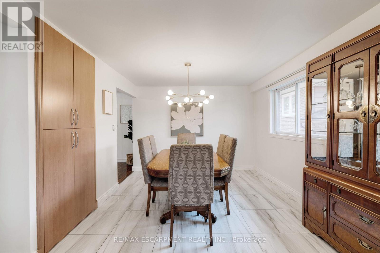 Photo 9 of 4 Beston Drive, Hamilton ON