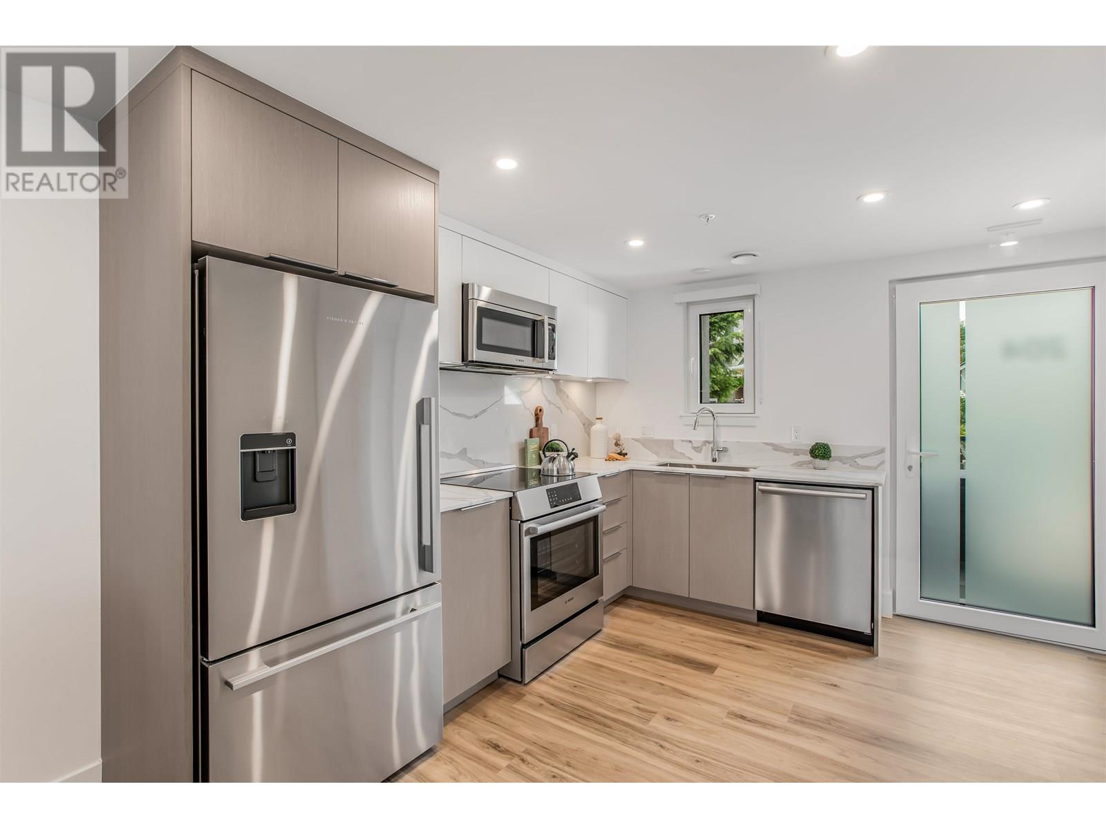 Photo 6 of 204 2075 East 1st Avenue, Vancouver BC