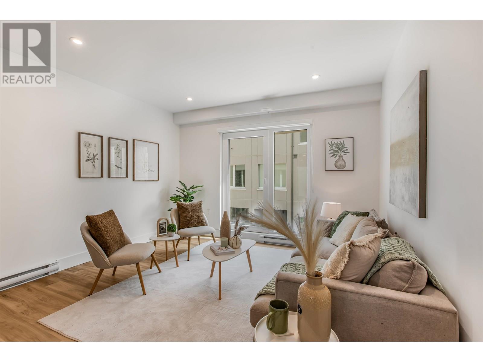 Photo 10 of 204 2075 East 1st Avenue, Vancouver BC