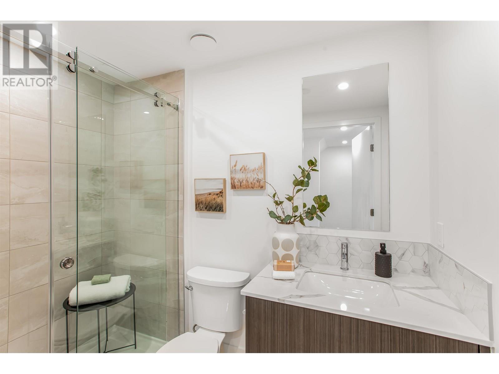 Photo 20 of 204 2075 East 1st Avenue, Vancouver BC