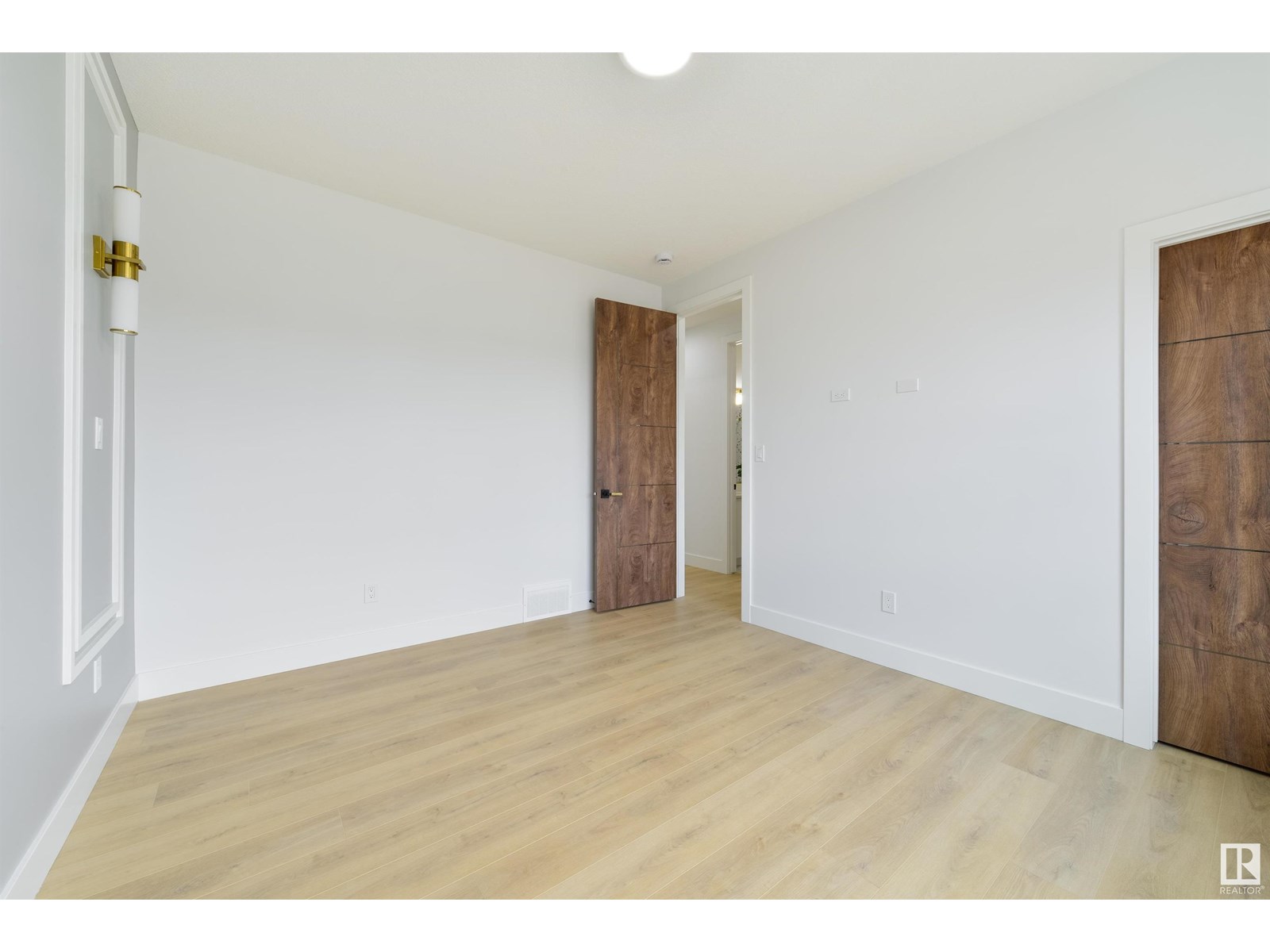 Photo 42 of 3104 2 Ave Av Sw Sw, Edmonton AB