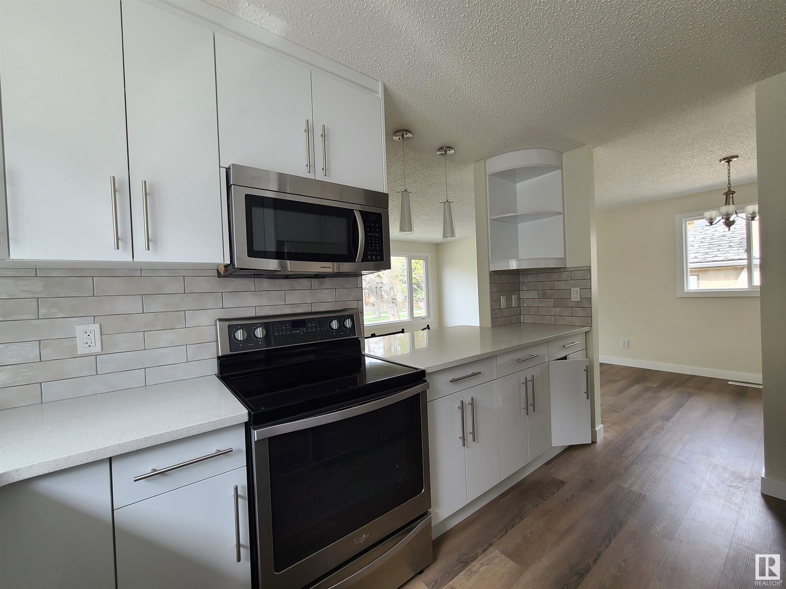 Photo 3 of 12011 95 A St Nw, Edmonton AB