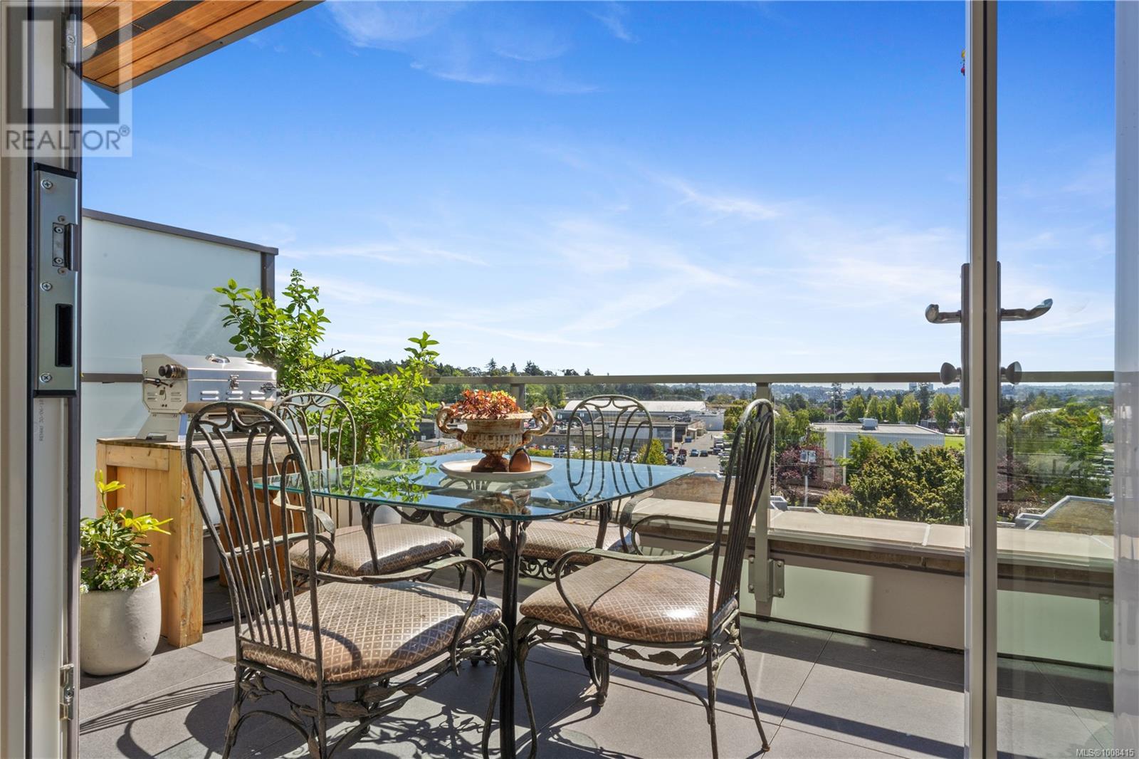 Photo 11 of 503 1216 Carlisle Ave, Esquimalt BC