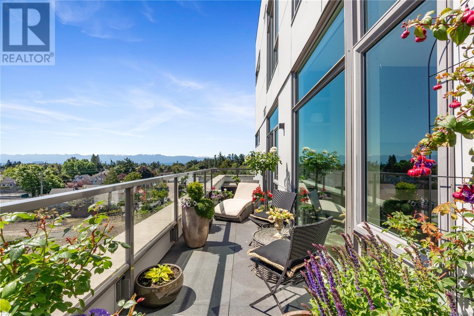 Photo 17 of 503 1216 Carlisle Ave, Esquimalt BC