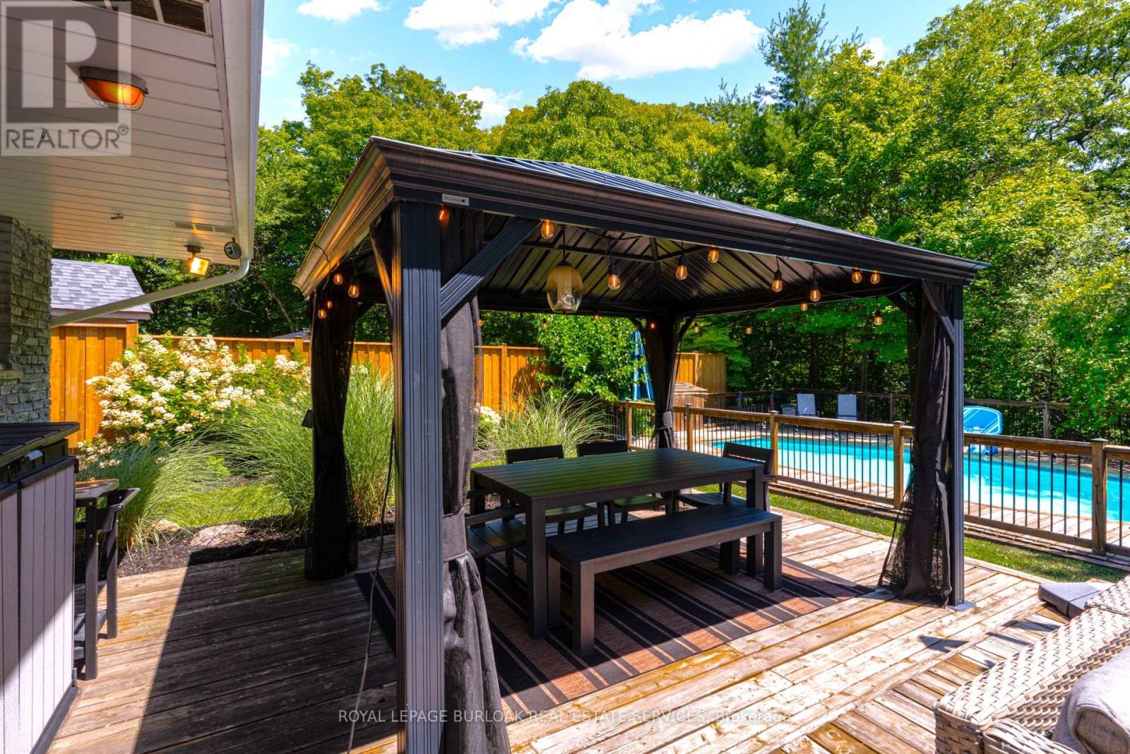 Photo 12 of 1807 Heather Hills Drive, Burlington ON