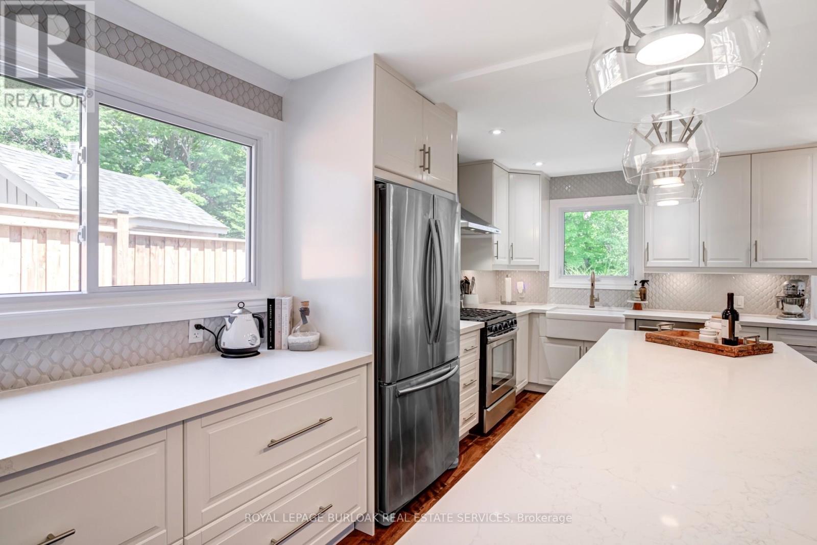 Photo 7 of 1807 Heather Hills Drive, Burlington ON