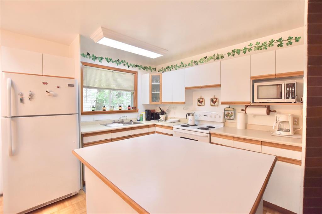 Photo 5 of 34 8th Avenue, Gimli Rm MB