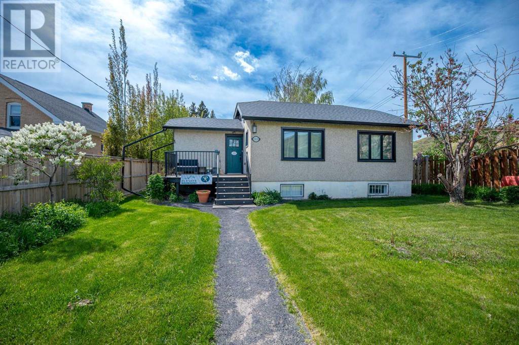 Photo 1 of 313 Ross Avenue, Cochrane AB