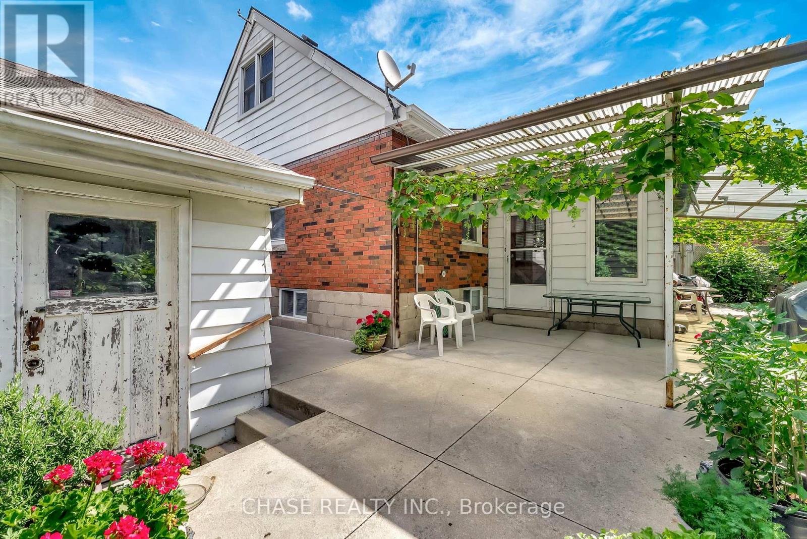 Photo 10 of 317 Highland Road W, Hamilton ON
