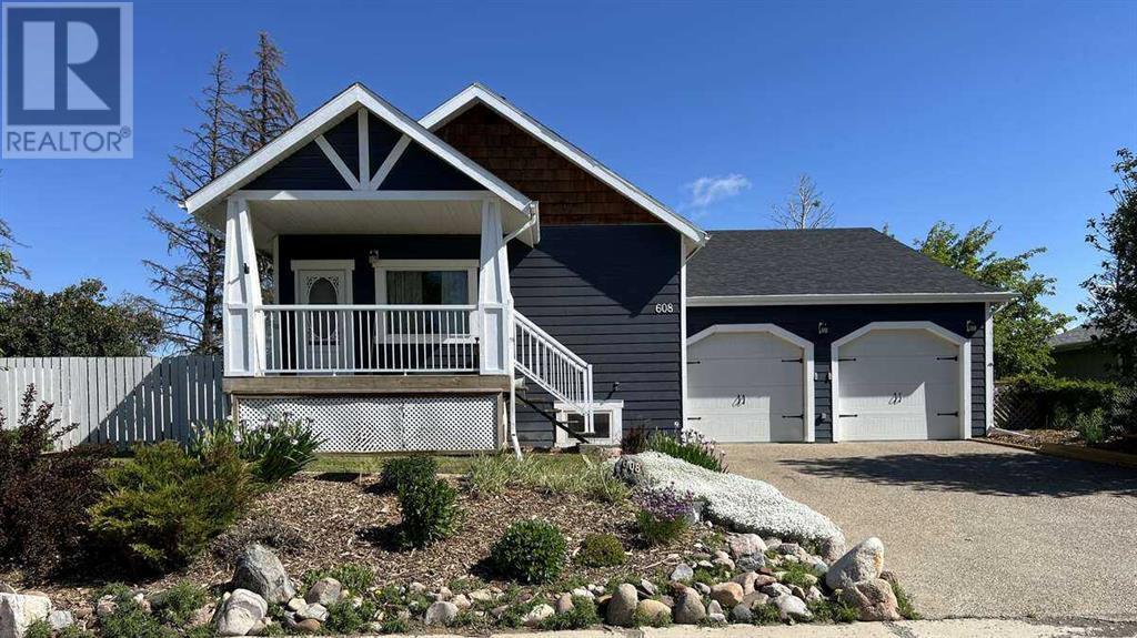Photo 4 of 608 Rogers Avenue, Picture Butte AB