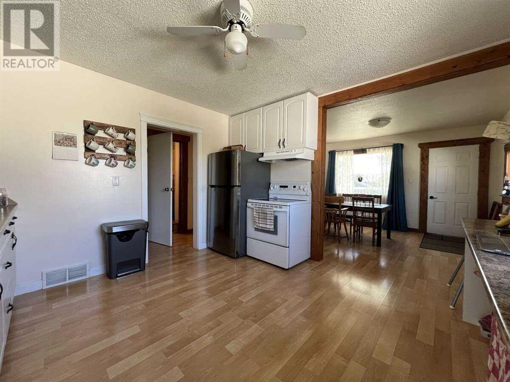 Photo 9 of 608 Rogers Avenue, Picture Butte AB