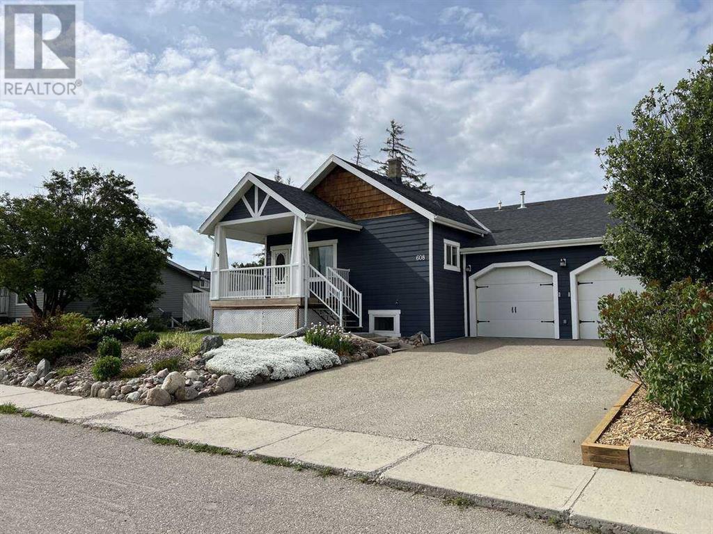 Photo 2 of 608 Rogers Avenue, Picture Butte AB