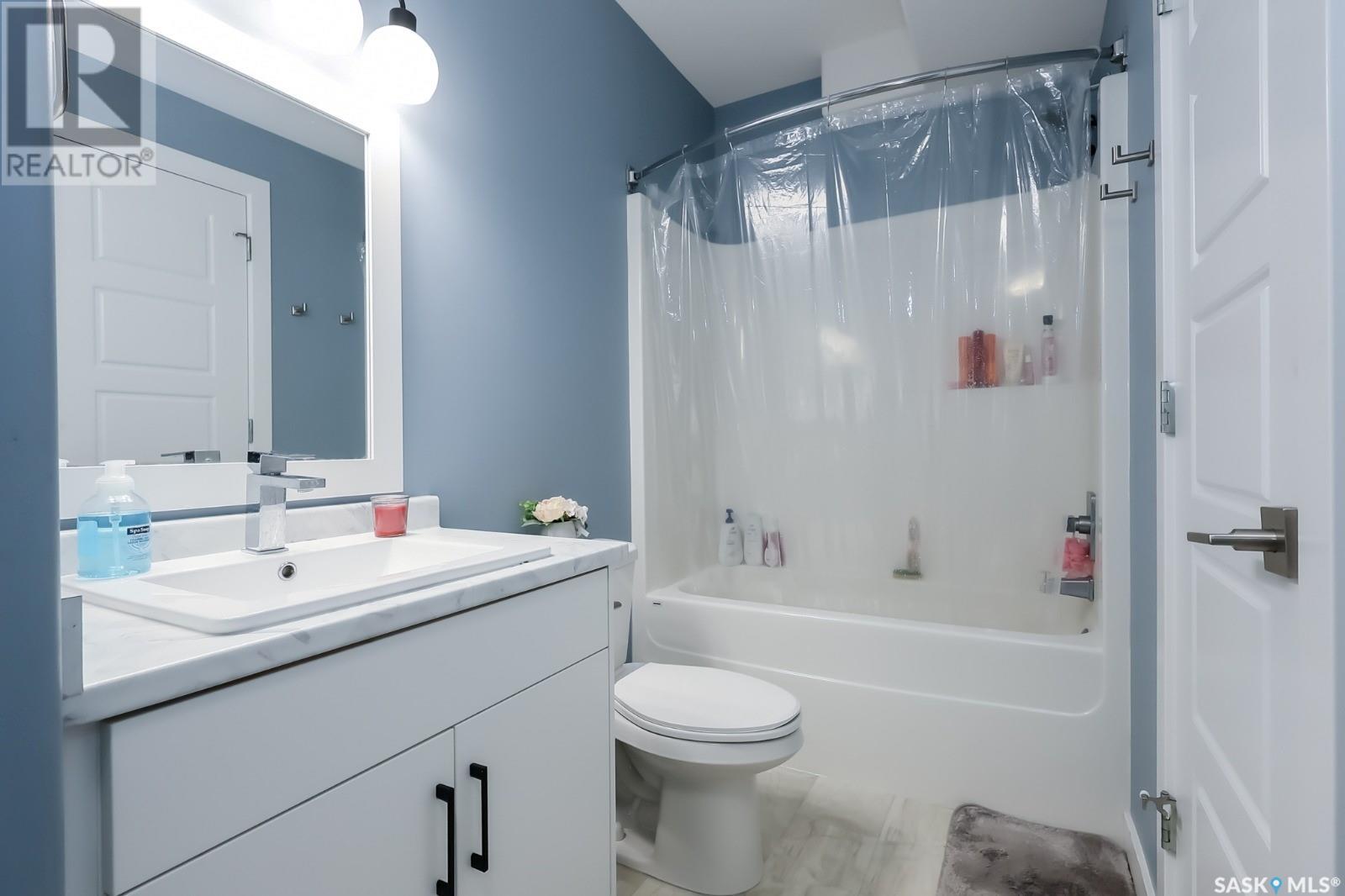 Photo 4 of 216 Rosewood Boulevard E, Saskatoon SK