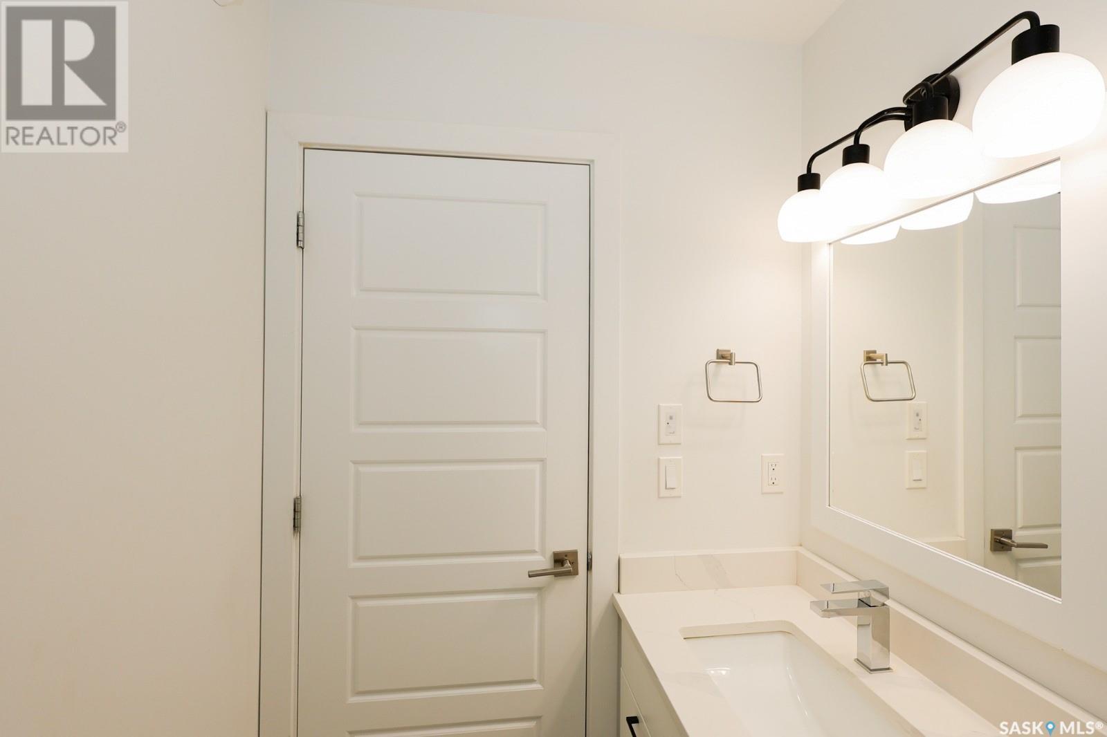 Photo 33 of 216 Rosewood Boulevard E, Saskatoon SK