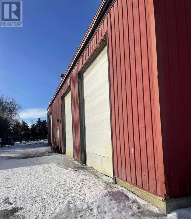 Photo 3 of 4550 46 Avenue, Lacombe AB