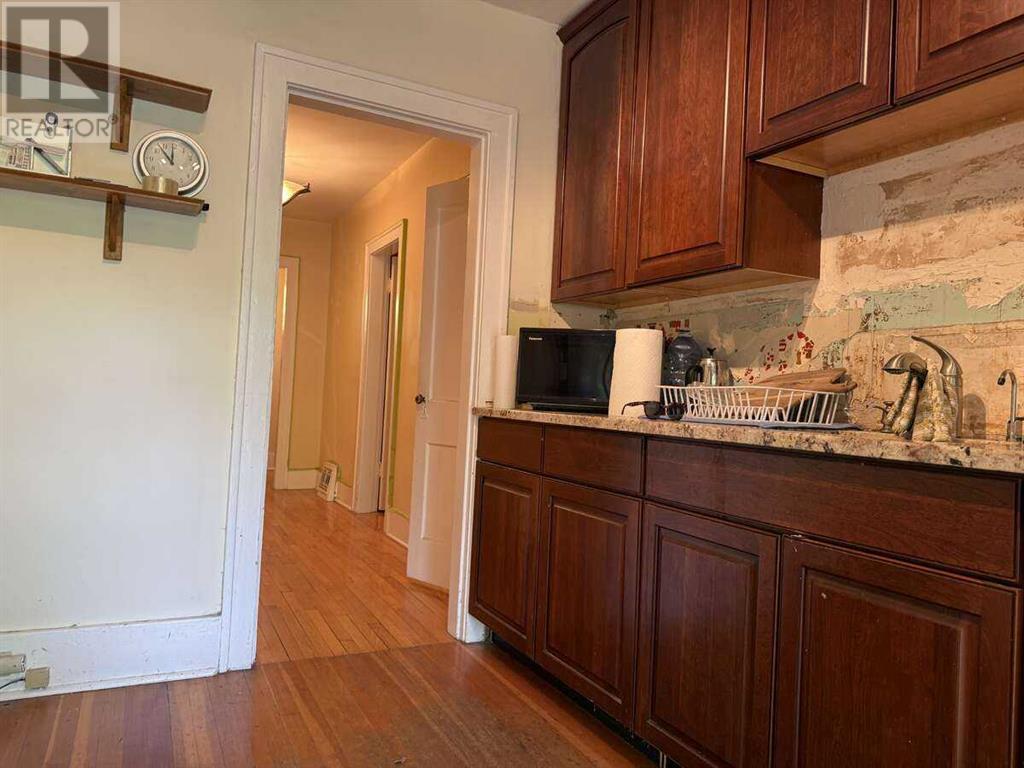 Photo 2 of 133 10 Avenue Ne, Calgary AB