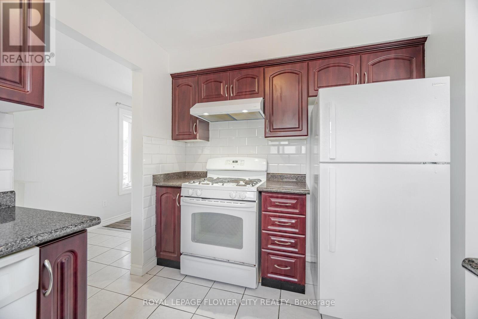 Photo 24 of 376 Hansen Road N, Brampton ON