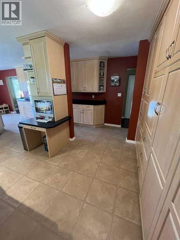 Photo 3 of 5226 52 Street, Daysland AB