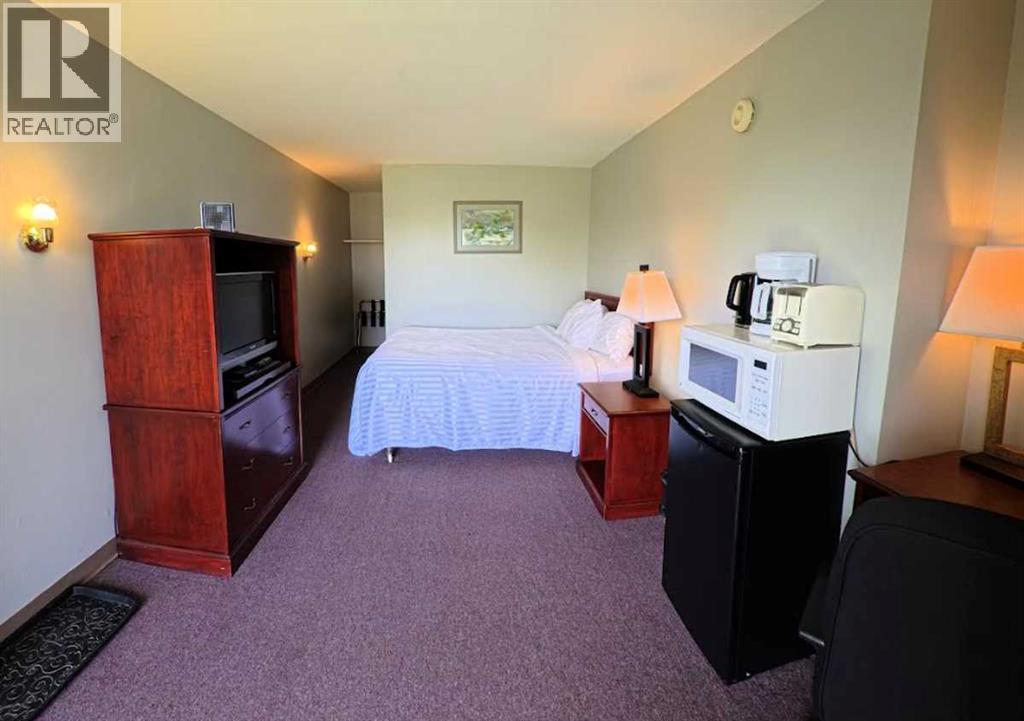 Photo 5 of 5604 4 Avenue, Edson AB
