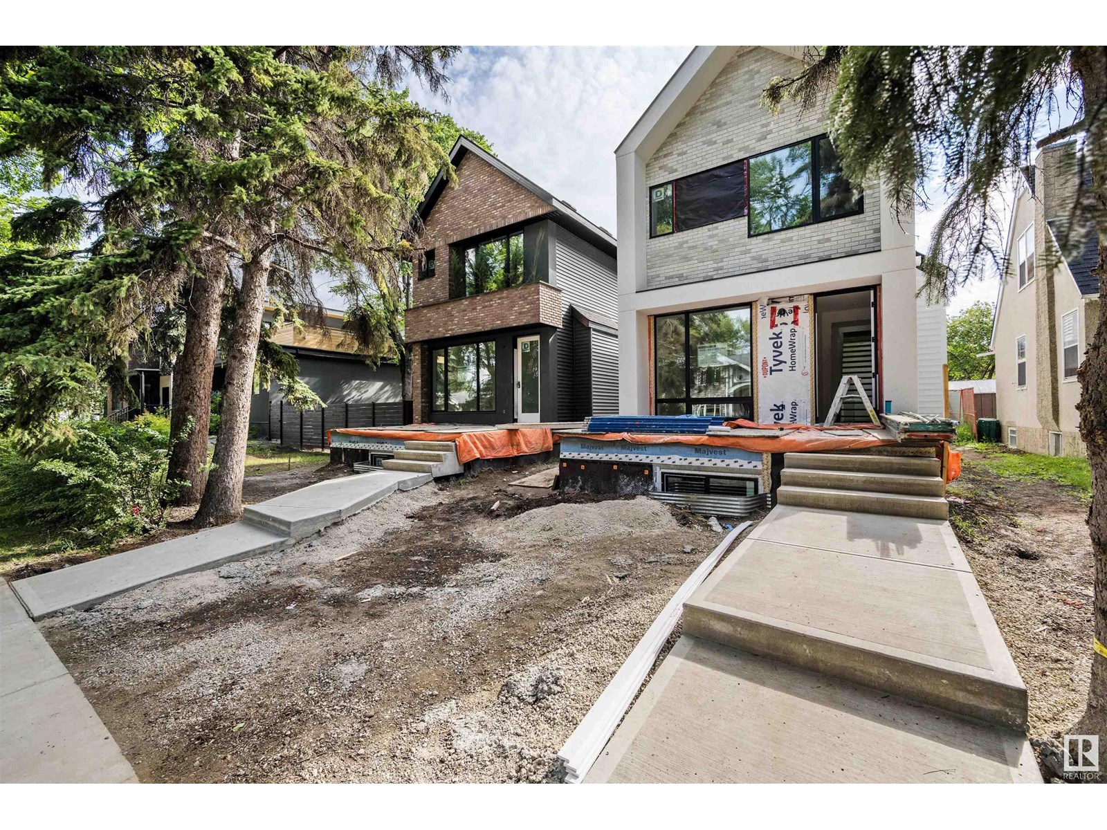 Photo 2 of 9315 94 St Nw, Edmonton AB