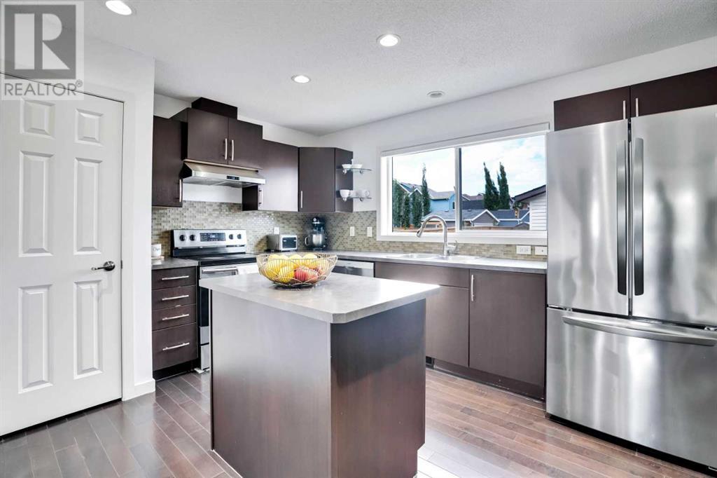 Photo 10 of 1223 New Brighton Park Se, Calgary AB