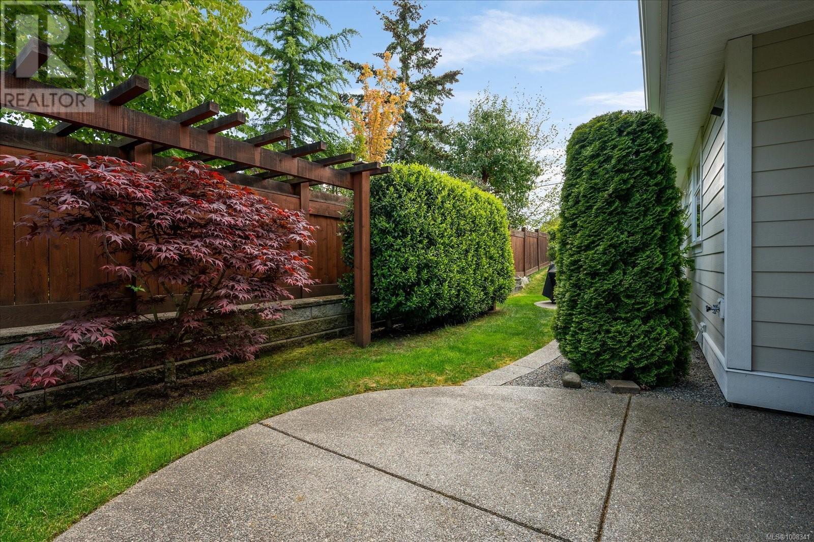 Photo 2 of 672 Lowrys Rd, Parksville BC