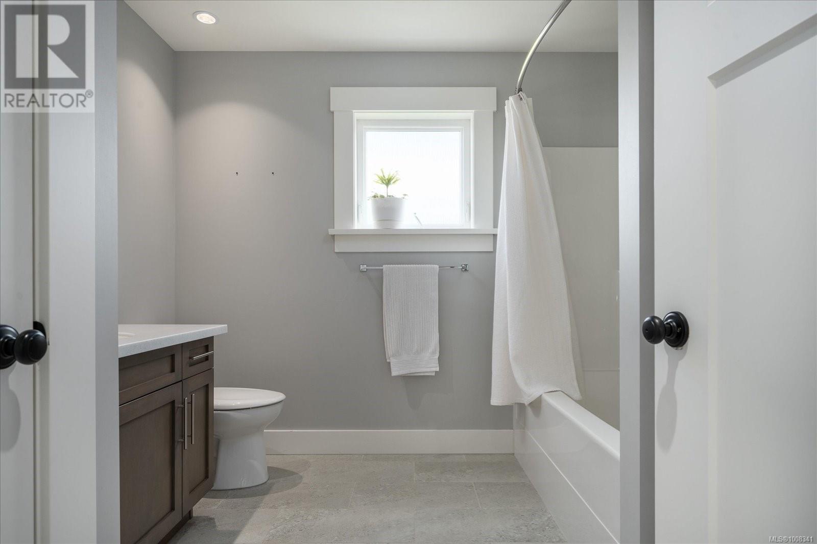 Photo 30 of 672 Lowrys Rd, Parksville BC