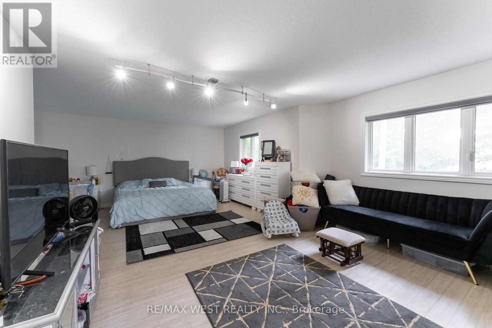 Photo 31 of 23 Mancini Drive, Essa ON