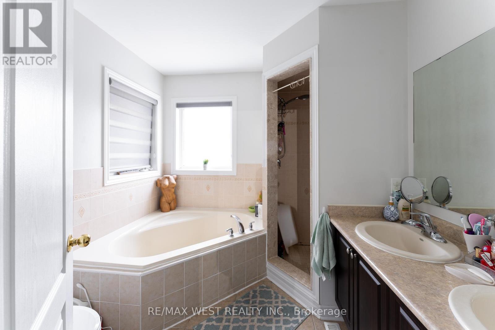 Photo 21 of 23 Mancini Drive, Essa ON