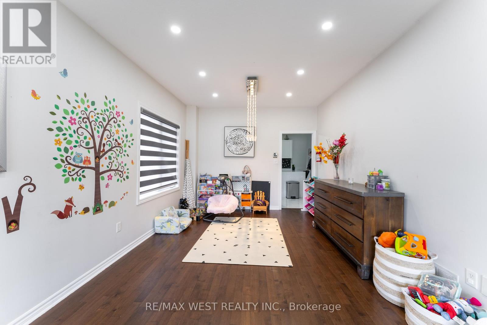 Photo 30 of 23 Mancini Drive, Essa ON