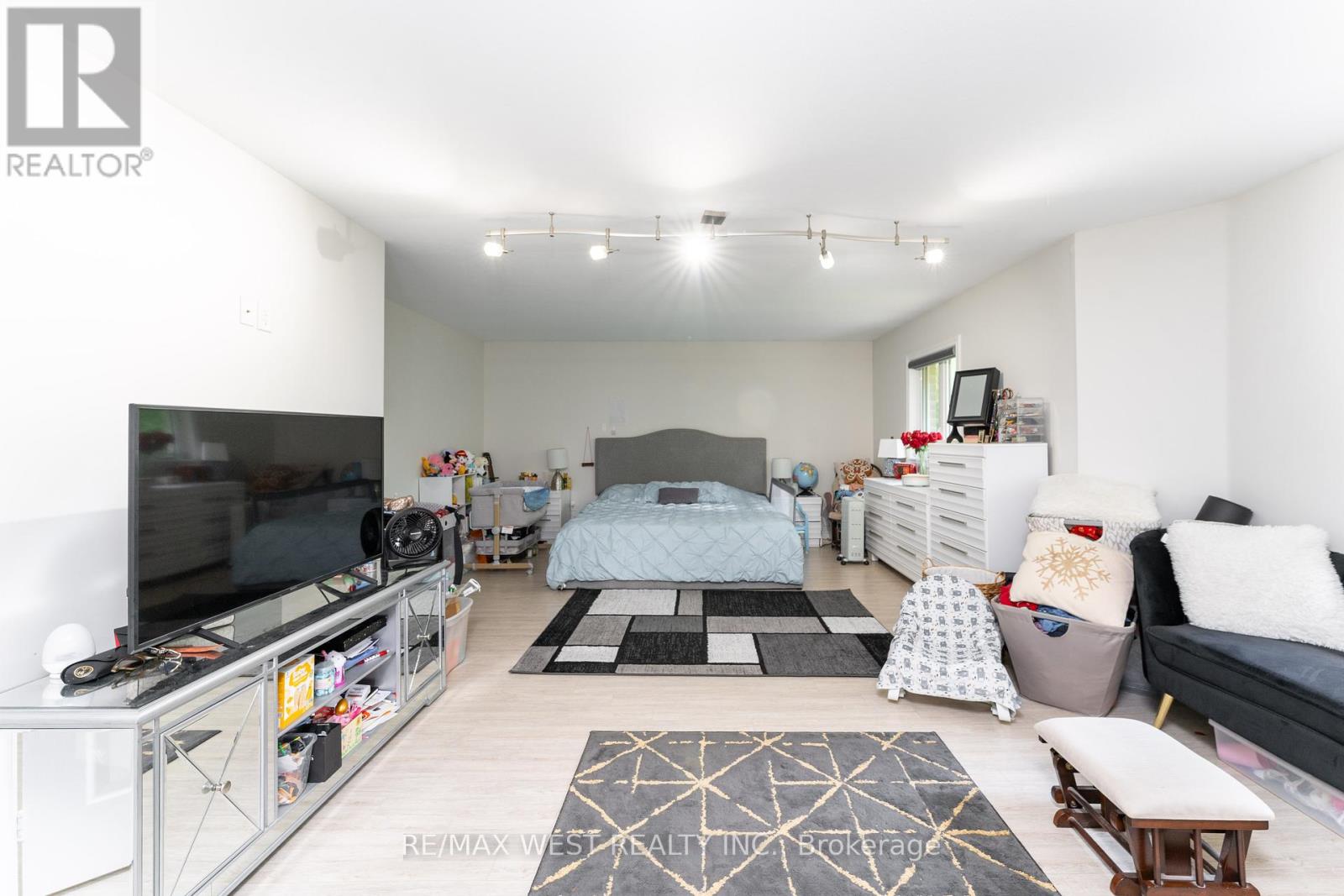 Photo 3 of 23 Mancini Drive, Essa ON