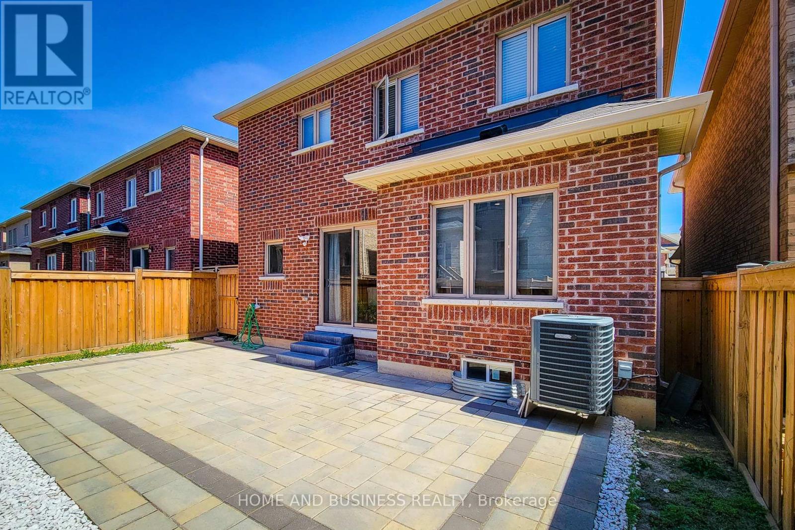 Photo 16 of 463 Grindstone Trail, Oakville ON