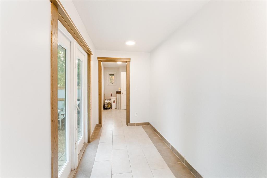 Photo 11 of 212 First Street Se, Teulon MB