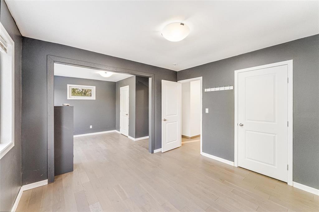 Photo 18 of 212 First Street Se, Teulon MB