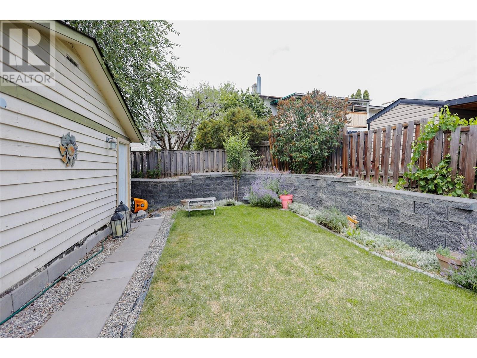 Photo 7 of 2105 19 Avenue, Vernon BC