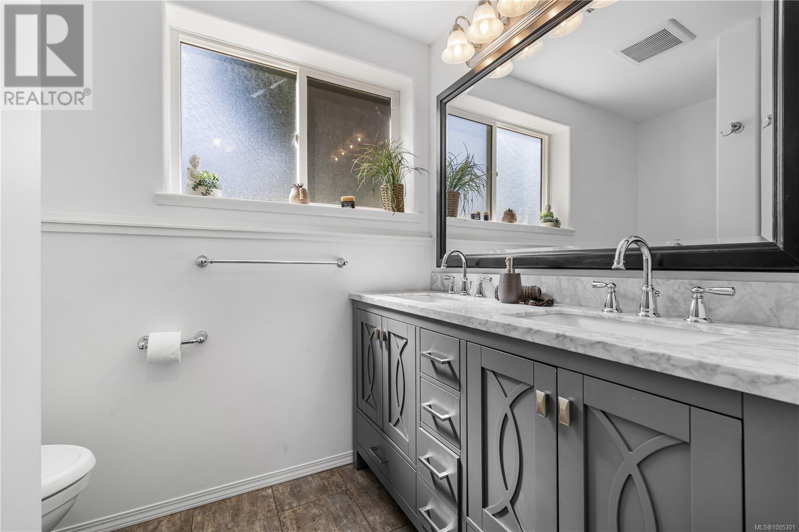 Photo 11 of 251 Birch St, Campbell River BC